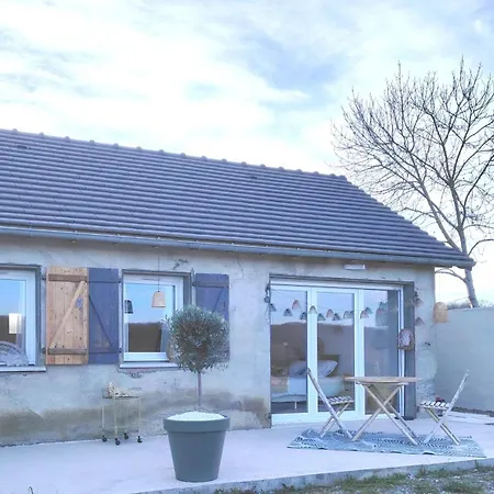 Holiday home La Maisonnette Calme & Nature Avec Terrasse Vue Campagne Sarrouilles