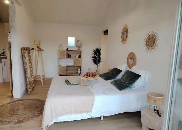 Holiday home La Maisonnette Calme & Nature Avec Terrasse Vue Campagne *