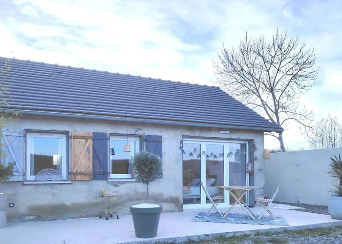 Holiday home La Maisonnette Calme & Nature Avec Terrasse Vue Campagne Sarrouilles